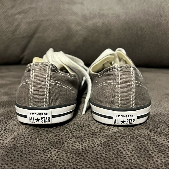 Converse sneakers - lightly worn - size 7 - Picture 3 of 4